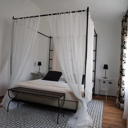 Relais Casa Mirabile 컨트리하우스 *